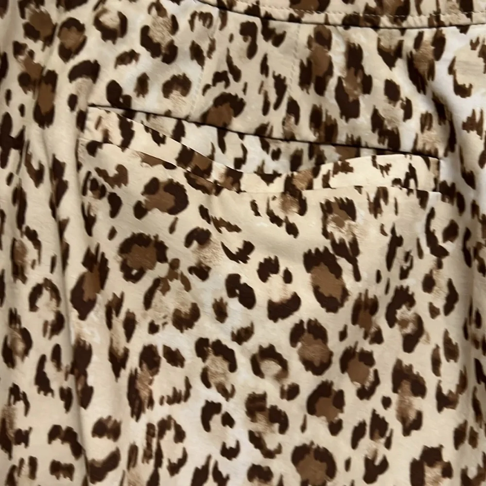 Chico's Zenergy Golf Lightweight Stretch Cropped Cargo Pants - Size 14 / 2.5 - Picture 6 of 7